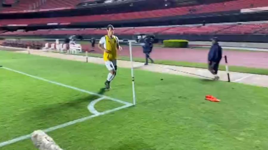 Honda, meia do Botafogo, corre no Morumbi após duelo com o São Paulo - Reprodução ge