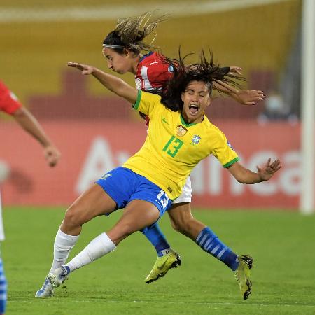 Antonia, of the Brazilian women's team, is fouled during a game against Paraguay - Raul ARBOLEDA / AFP - Raul ARBOLEDA / AFP