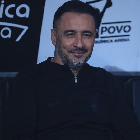 Vítor Pereira comanda o Corinthians contra o Athletico, pelo Brasileirão - Ettore Chiereguini/AGIF