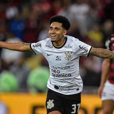 Du Queiroz abre o placar para o Corinthians contra o Flamengo no Brasileirão - Thiago Ribeiro/AGIF