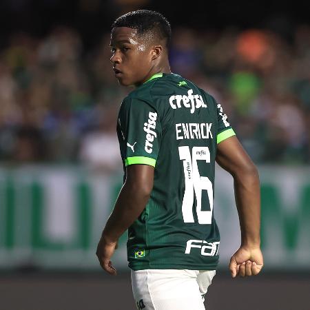 Endrick, do Palmeiras, em jogo contra o Santos pelo Paulistão - MARCELLO ZAMBRANA/AGIF - AGÊNCIA DE FOTOGRAFIA/ESTADÃO CONTEÚDO