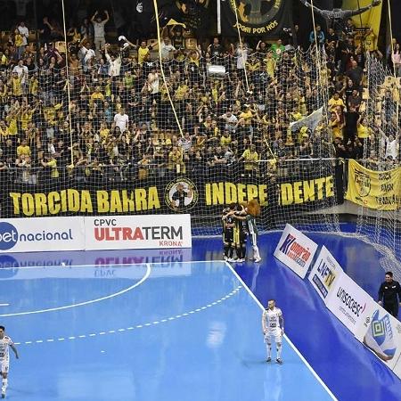 Torcida do Jaraguá no clássico contra o Joinville