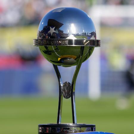 Taça da Sul-Americana; troféu foi exibido antes de final entre Fortaleza e LDU