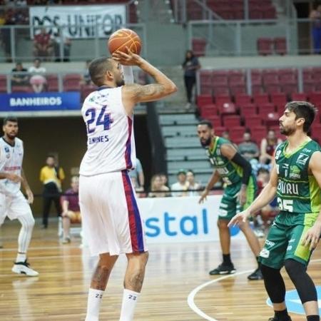 Douglas Nunes, do Fortaleza Basquete Cearense, em partida contra o Bauru no NBB