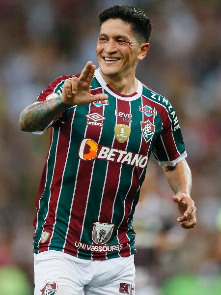 Cano comemora gol em Fluminense x São Paulo, partida do Campeonato Brasileiro