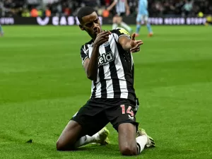 Atacante sueco deixa Haaland para trás em duelo nórdico na Premier League