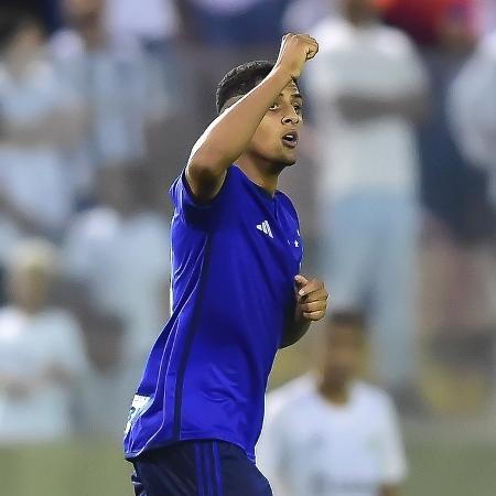 Fernando, do Cruzeiro, comemora após marcar contra o Santos, pela Copinha