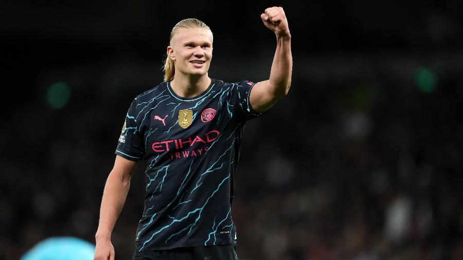 Erling Haaland comemora gol do Manchester City diante do Tottenham no Campeonato Inglês