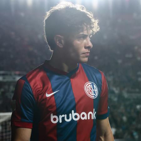 Agustín Giay, do San Lorenzo, é um dos alvos do Palmeiras no mercado da bola