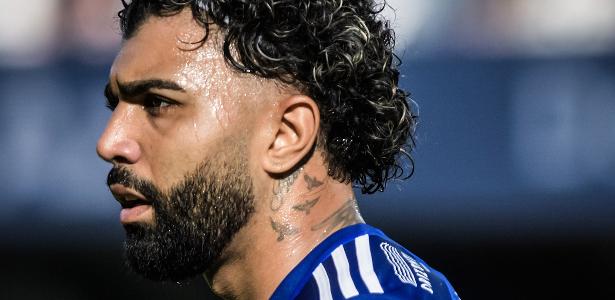Equipes alteram escalações em partida decisiva no Brasileirão: confira mudanças nos times.