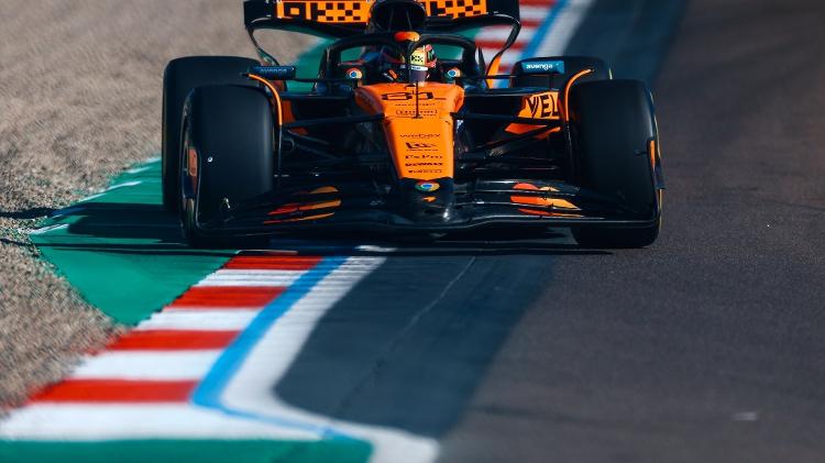 Oscar Piastri corre na pista de Ímola Oscar Piastri corre na pista de Ímola