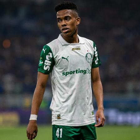 Estêvão, do Palmeiras, no jogo contra o Cruzeiro, na sua despedida do futebol brasileiro