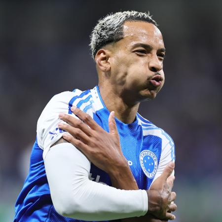 Matheus Pereira comemora gol marcado pelo Cruzeiro contra o São Paulo no Brasileirão