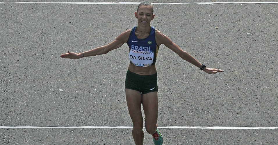 Brasileira Adriana da Silva completa a maratona na segunda colocação e fica com a medalha de prata