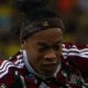 Ronaldinho Gaúcho conduz a bola e mostra habilidade para partir para o ataque no jogo entre Fluminense e Goiás - Bruno Haddad/Fluminense FC