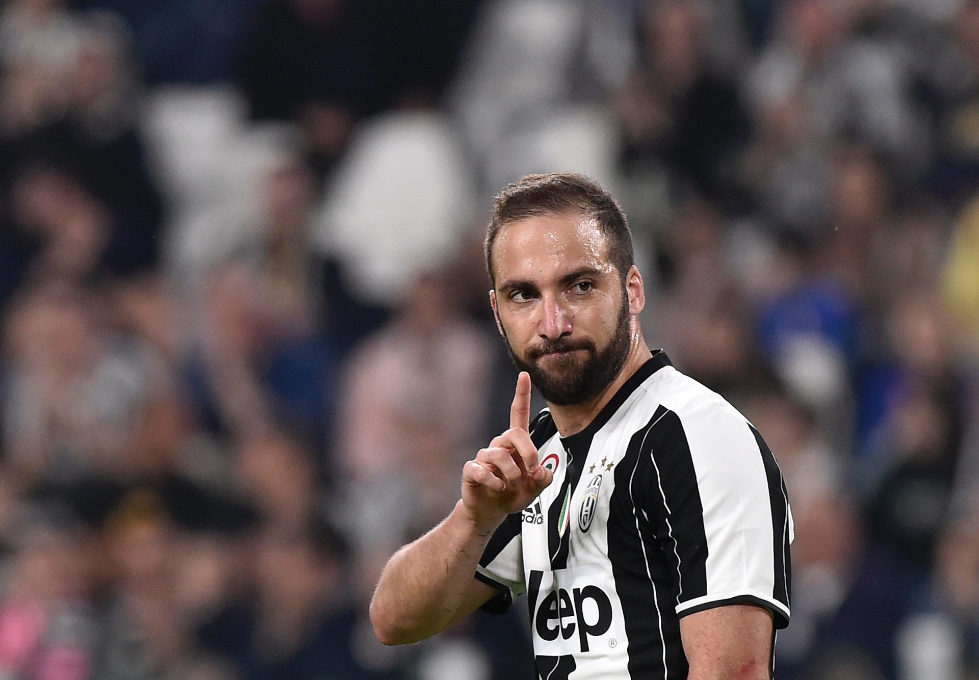 Higuaín marcou os dois gols da Juventus contra o Chievo - REUTERS/Giorgio Perottino