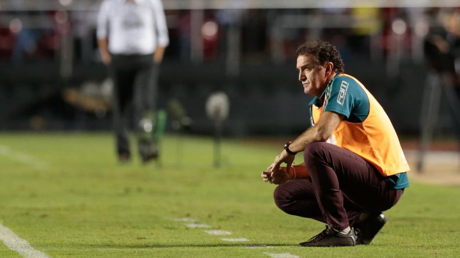 Cuca e sua tradicional calça vinho no Morumbi - Marcello Zambrana/AGIF