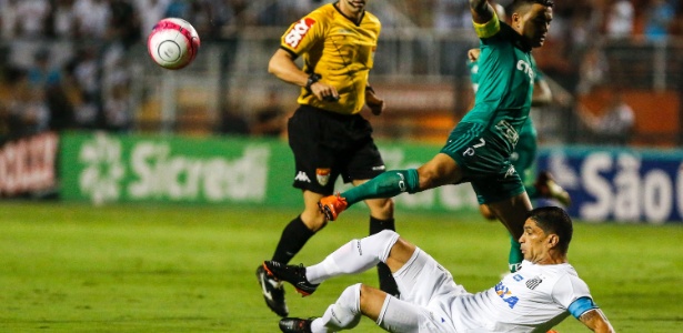 Renato desarma Dudu, no duelo entre Santos e Palmeiras - Ale Cabral/AGIF - Ale Cabral/AGIF