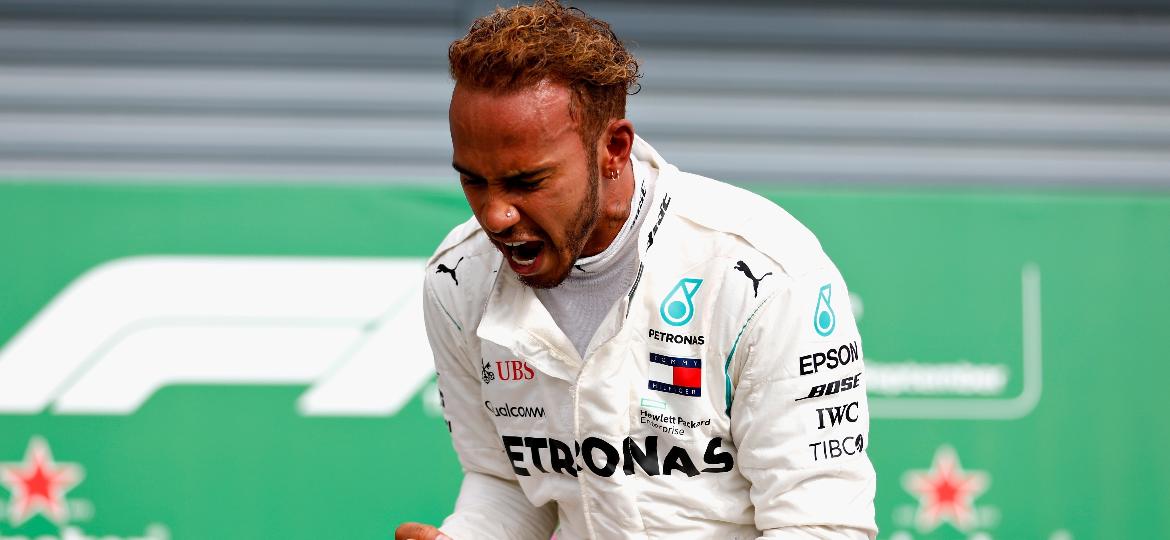 Lewis Hamilton vibra com a importante vitória no GP de Monza. São 30 pontos de vantagem na liderança do campeonato - Will Taylor-Medhurst/Getty Images