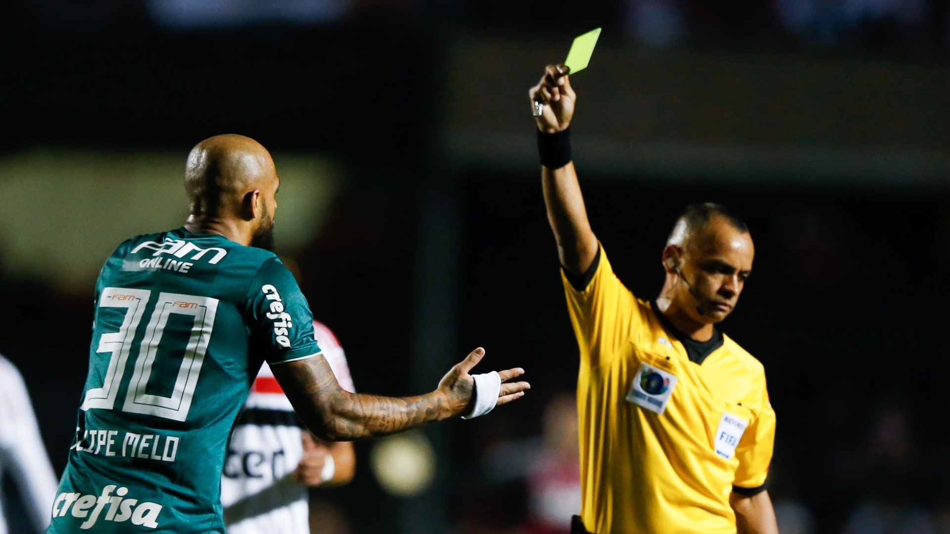 Flamengo x Inter: Moisés reclama e posta lances em que Claus só