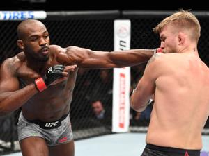 jon-jones-e-alexander-gustafsson-se-enfrentam-na-luta-principal-do-ufc-232-1546147875756_v2_300x225.jpg