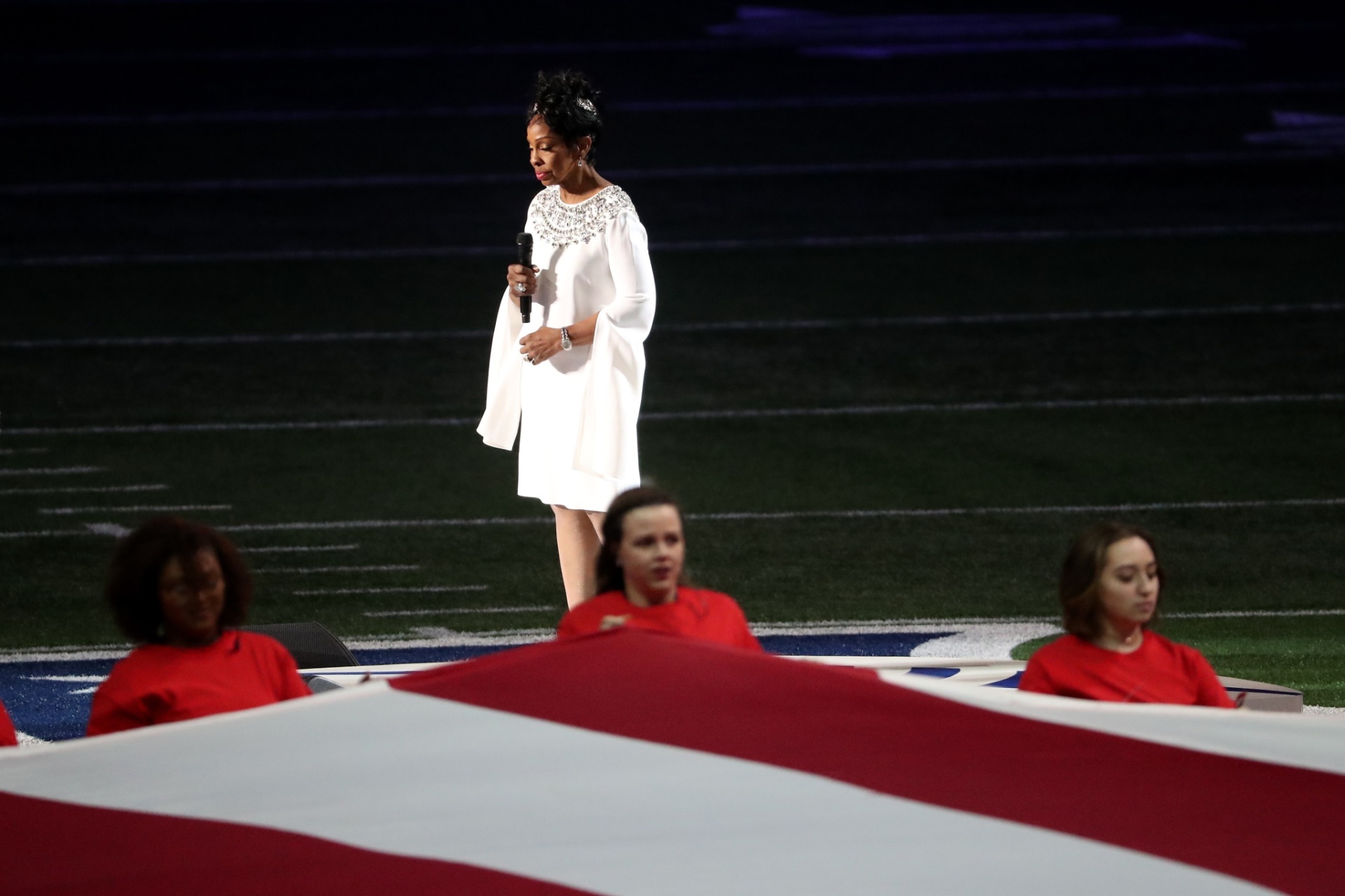 Gladys Knight, diva da soul music, foi a escolhida para cantar o hino dos EUA antes da partida - Lecka/Getty Images/AFP
