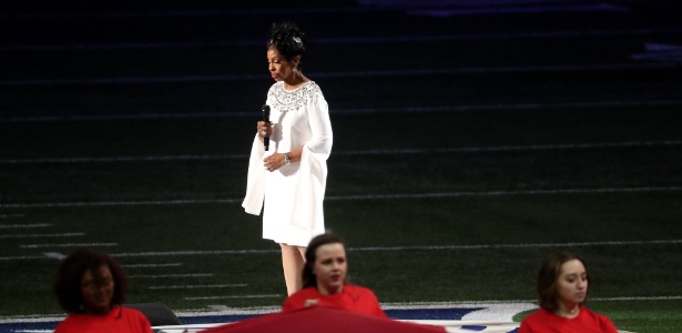 Gladys Knight canta o hino dos EUA antes do Super Bowl - Lecka/Getty Images/AFP - Lecka/Getty Images/AFP