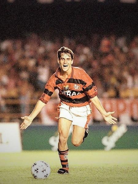 Sávio comemora gol pelo Flamengo no Maracanã - Patrícia Santos/Folha Imagem