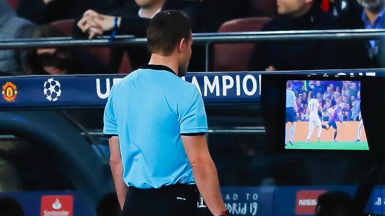 VAR Barcelona - Eric Alonso/MB Media/Getty Images - Eric Alonso/MB Media/Getty Images