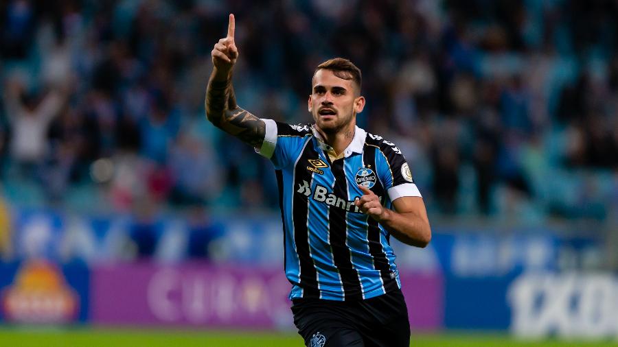Felipe Vizeu comemora gol do Grêmio contra o Atlético-MG - Jeferson Guareze/AGIF