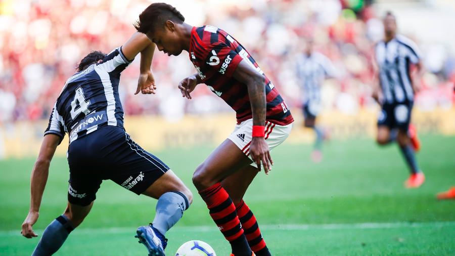 Clássico entre Flamengo e Botafogo é um dos destaques da 31ª rodada - Bruna Prado/Getty Images