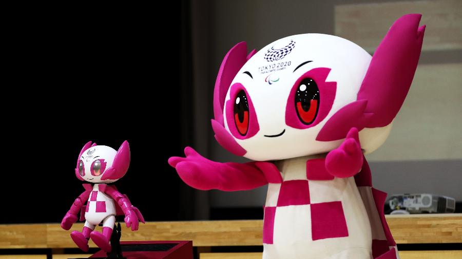 Japão apresenta versões "robô" das mascotes de Tóquio-2020 - Behrouz Mehri/AFP