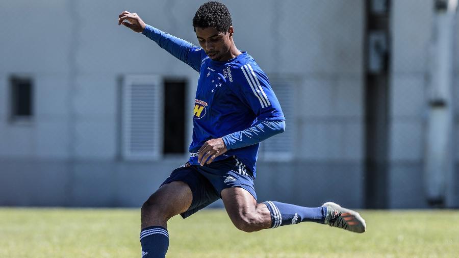 Jovem meio-campista da Raposa se espelha no ex-volante francês Patrick Vieira, campeão do Mundo em 98 - Gustavo Aleixo/Cruzeiro