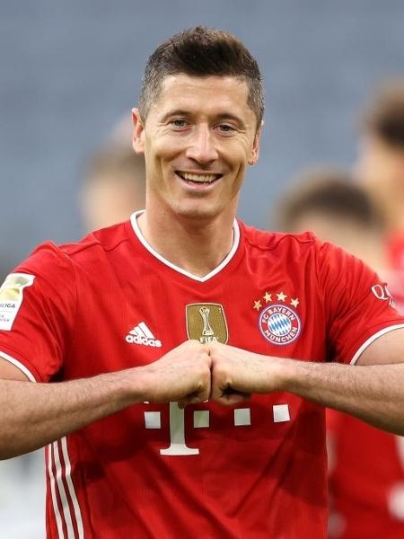 Robert Lewandowski comemora gol do Bayern de Munique contra o Borussia Mönchengladbach - Alexander Hassenstein / Getty Images
