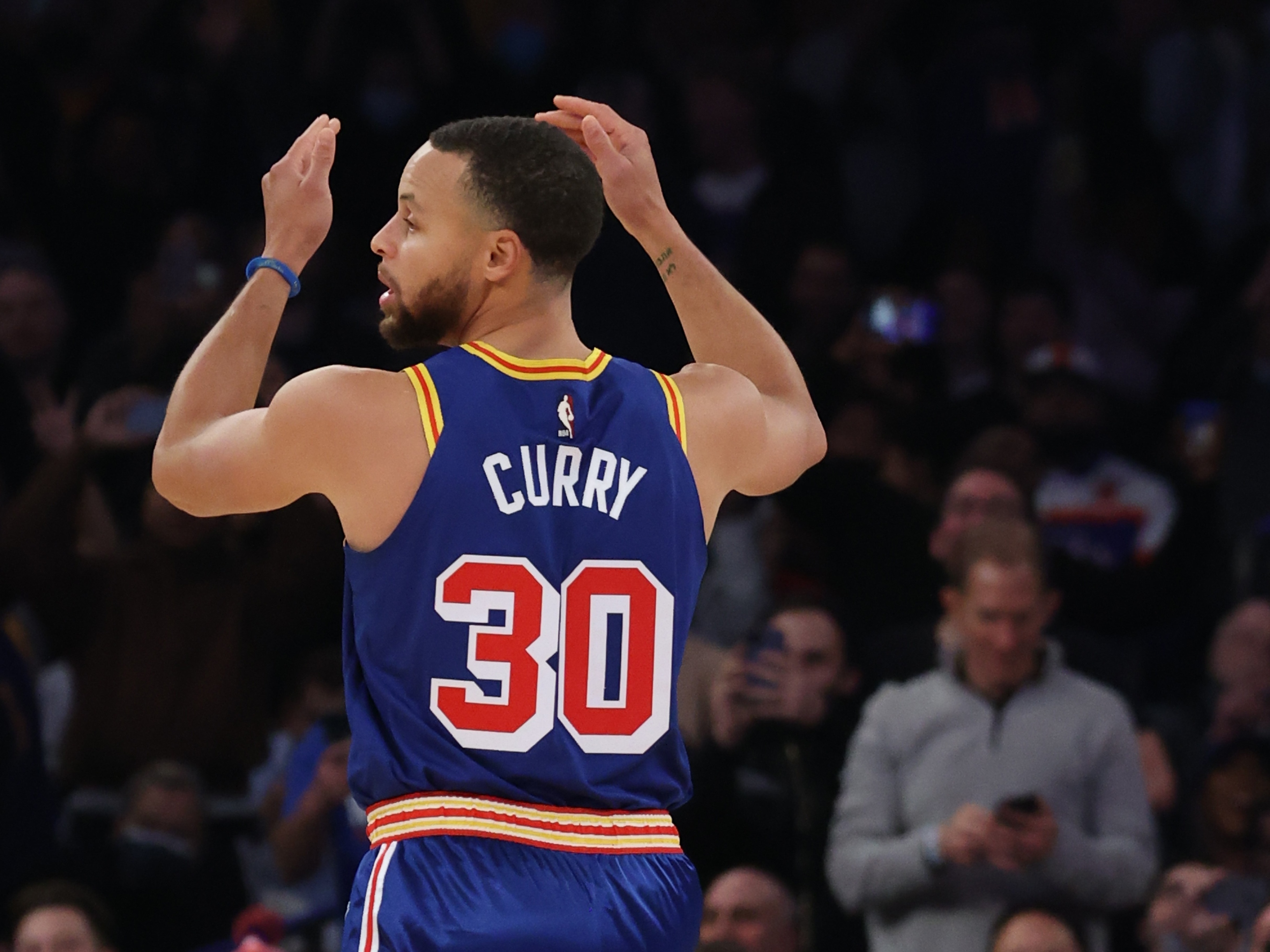 Grande exibição de Curry volta a empatar a final da NBA