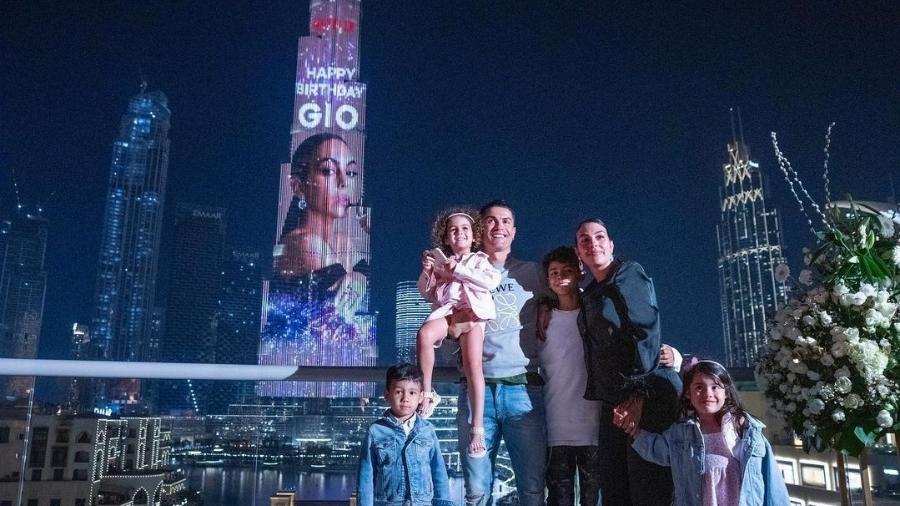 Cristiano Ronaldo surpreendeu Georgina Rodriguez com projeção de fotos no Burj Khalifa - Reprodução
