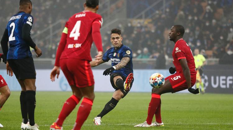 Lautaro Martínez teve a primeira grande chance da partida entre Inter de Milão e Liverpool - Alessandro Garofalo/Reuters - Alessandro Garofalo/Reuters