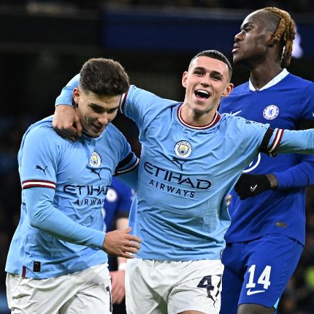 Julian Alvarez e Phil Foden celebram gol marcado pelo Manchester City - Oli Scarff/AFP
