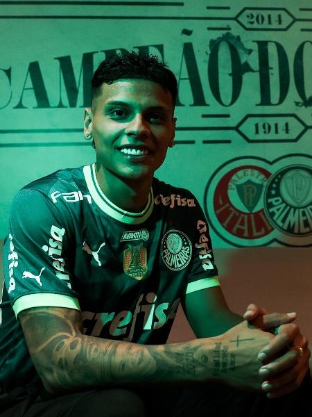 Richard Ríos em anúncio feito pelo Palmeiras - Reprodução/Palmeiras