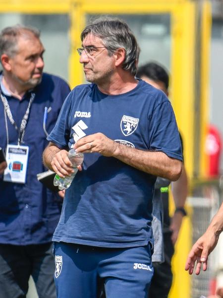 Técnico Ivan Juric, do Torino, durante partida contra o Spezia no Campeonato Italiano - Gabriele Maltinti/Getty Images