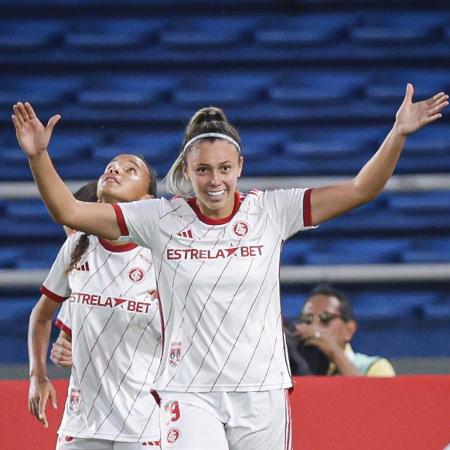 Priscila celebra gol do Internacional contra o América de Cali pela Libertadores feminina