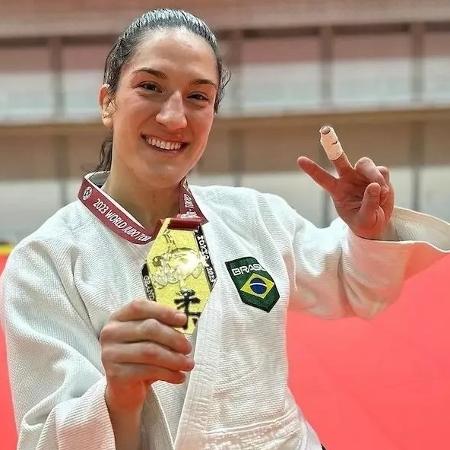 Mayra Aguiar celebra o título no Grand Slam de Tóquio de Judô