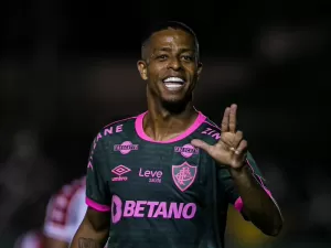 Keno é titular no Fluminense contra a LDU no jogo de ida da Recopa