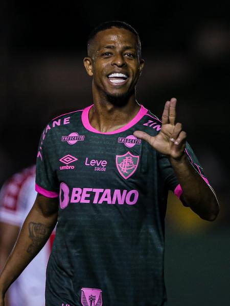 Keno, do Fluminense, comemora após marcar contra o Bangu, pelo Carioca