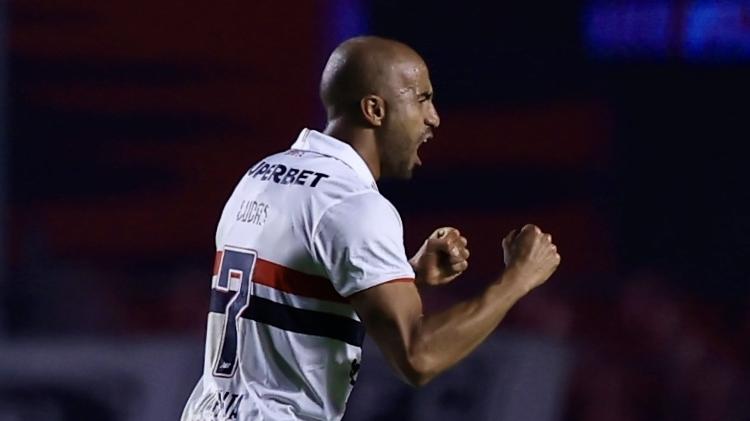 Lucas marcou de pênalti em seu retorno ao time titular do São Paulo