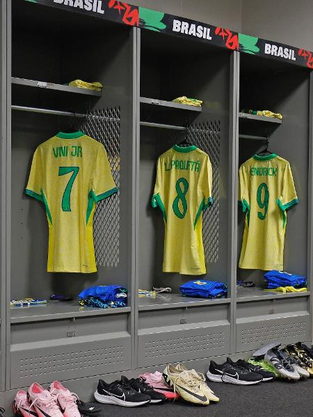 Camisas do Brasil no vestiário antes do amistoso da seleção contra o México