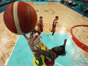 Jogadores da NBA brigam em Austrália x Espanha no basquete masculino