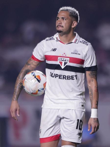 Luciano em ação durante São Paulo x Botafogo, jogo da Libertadores