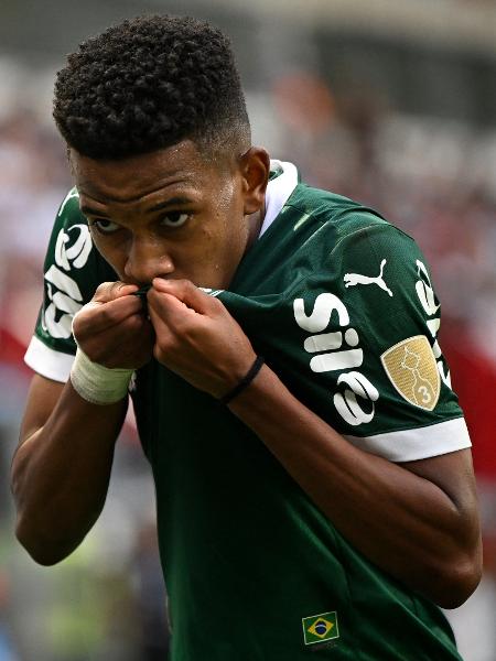 Estêvão está de despedida no Palmeiras e se apresentará ao Chelsea no 2º semestre