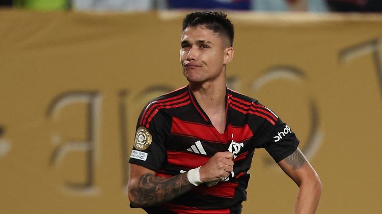 Luiz Araújo comemora gol em Flamengo x Espérance, jogo do Mundial